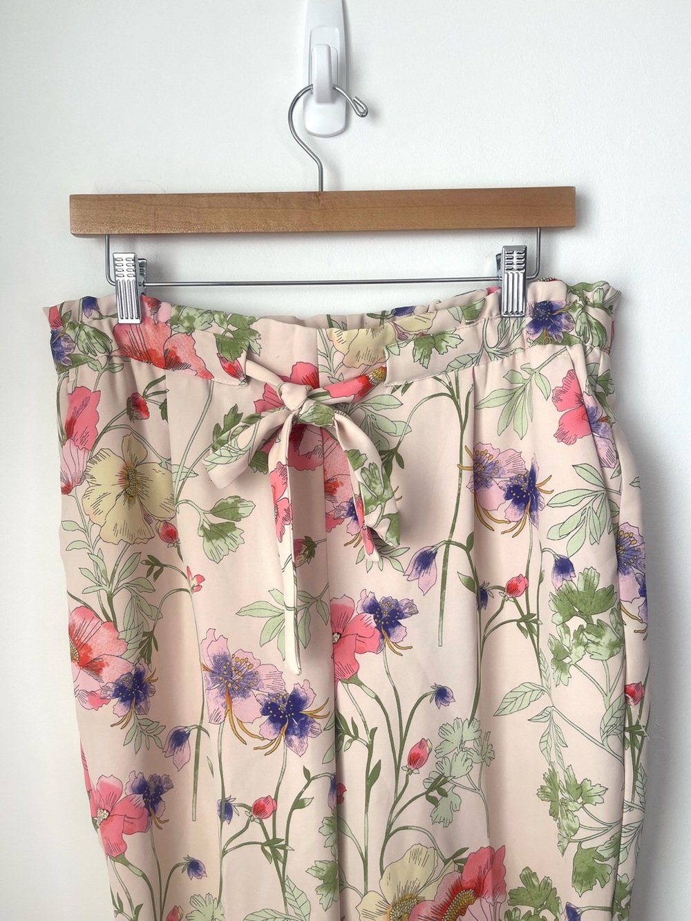 Express Multicolor Floral High Rise Ankle Pants size medium - Picture 2 of 9